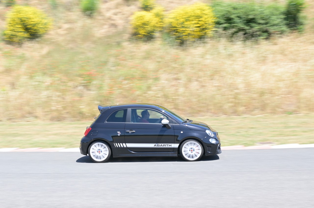 Abarth 695 Essesse: la prova su strada e in pista