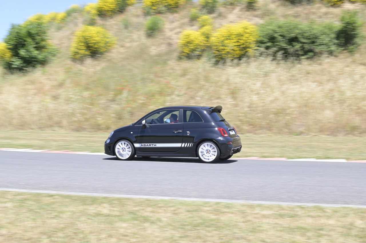 Abarth 695 Essesse: la prova su strada e in pista