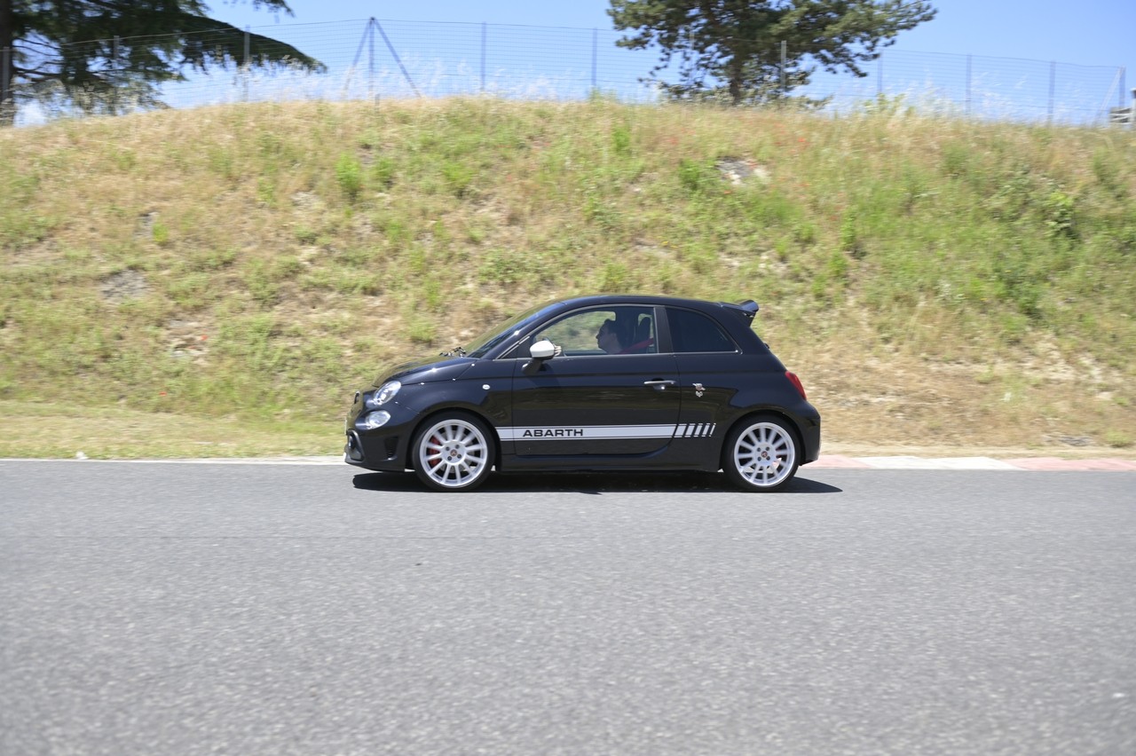 Abarth 695 Essesse: la prova su strada e in pista