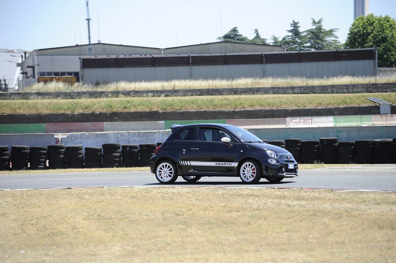 Abarth 695 Essesse: la prova su strada e in pista