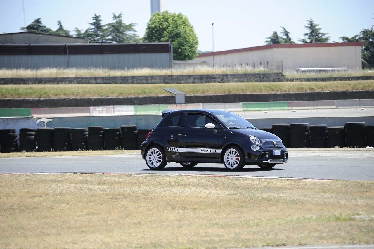 Abarth 695 Essesse: la prova su strada e in pista