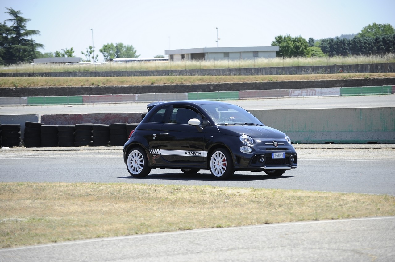 Abarth 695 Essesse: la prova su strada e in pista