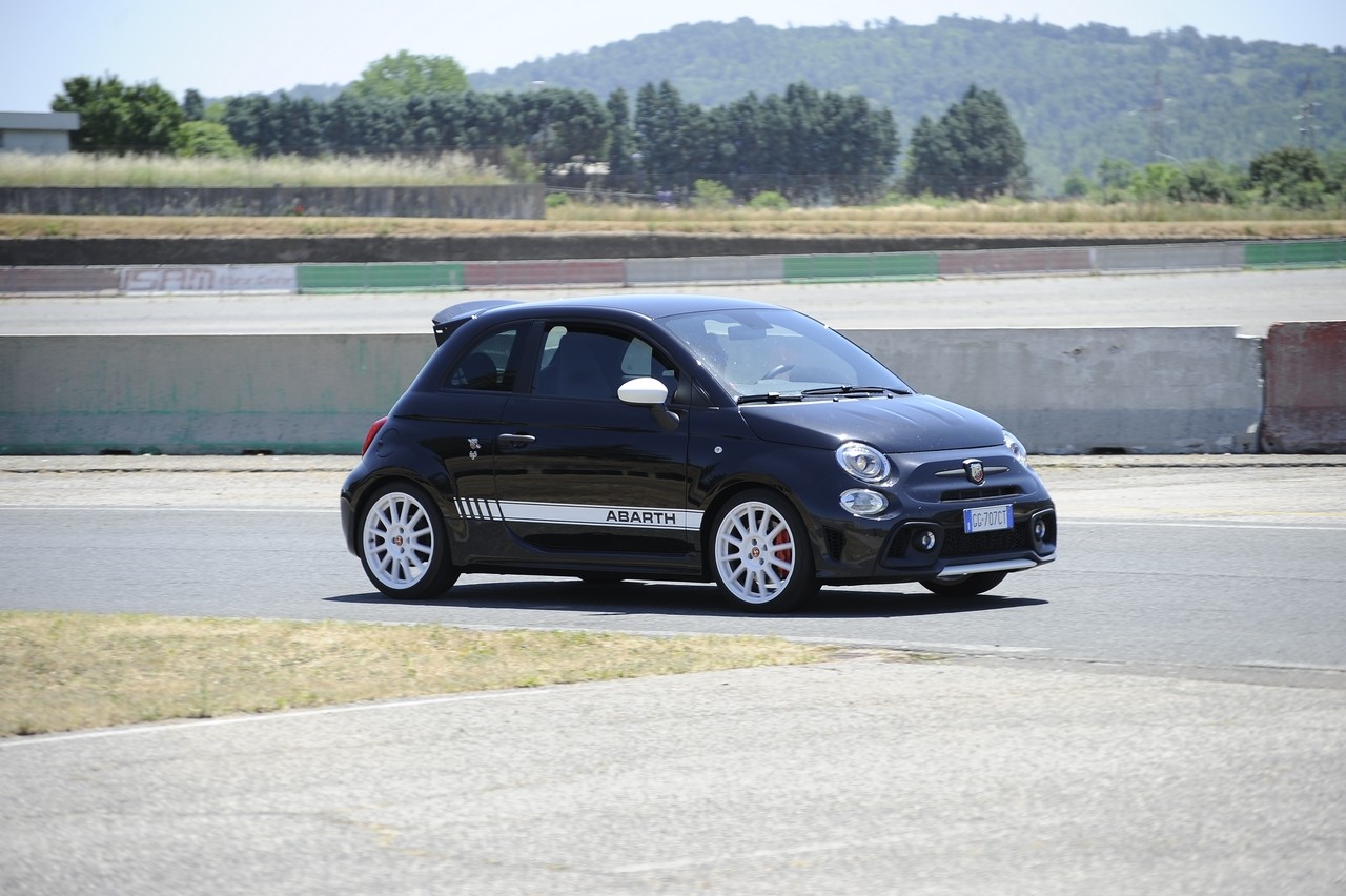 Abarth 695 Essesse: la prova su strada e in pista