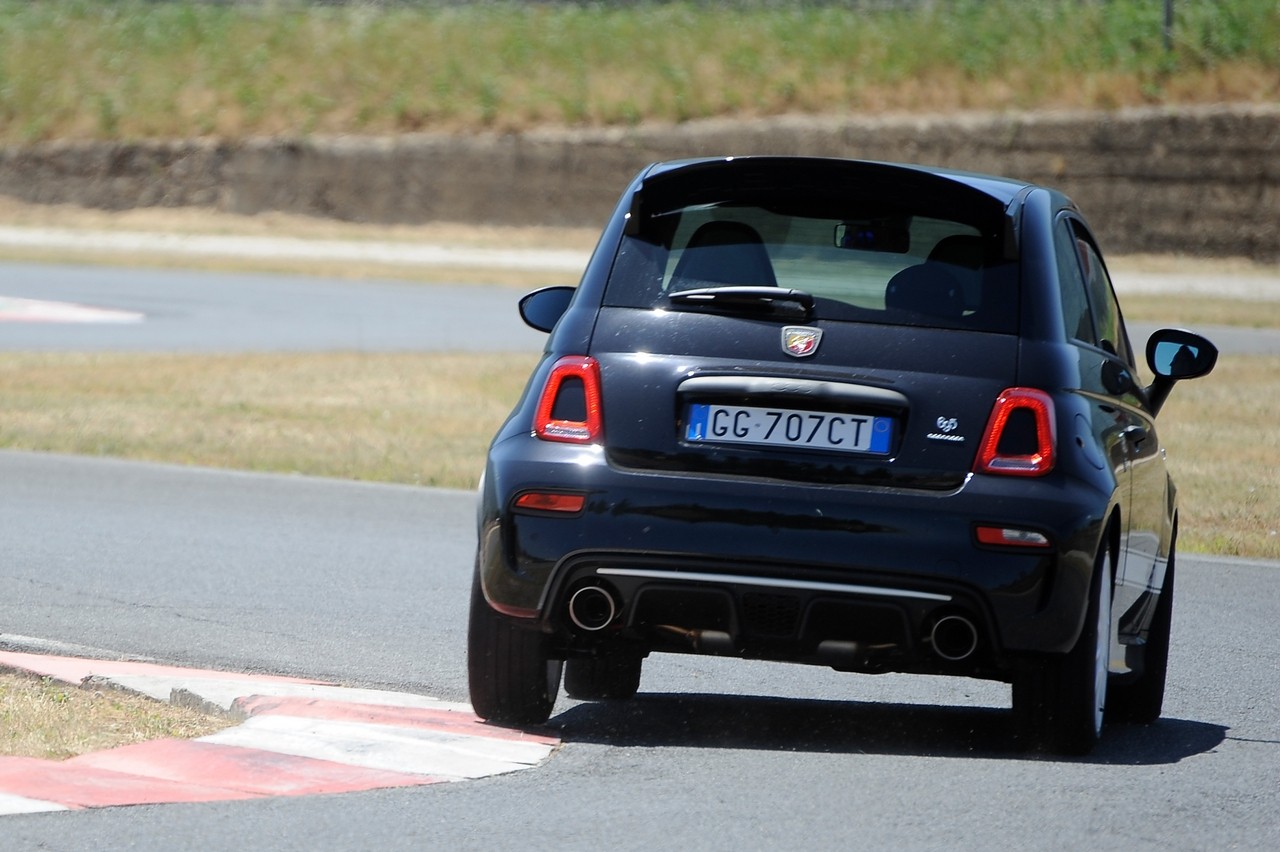 Abarth 695 Essesse: la prova su strada e in pista