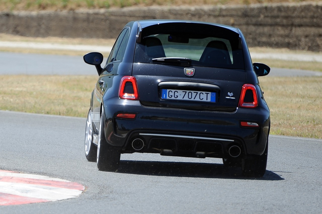 Abarth 695 Essesse: la prova su strada e in pista