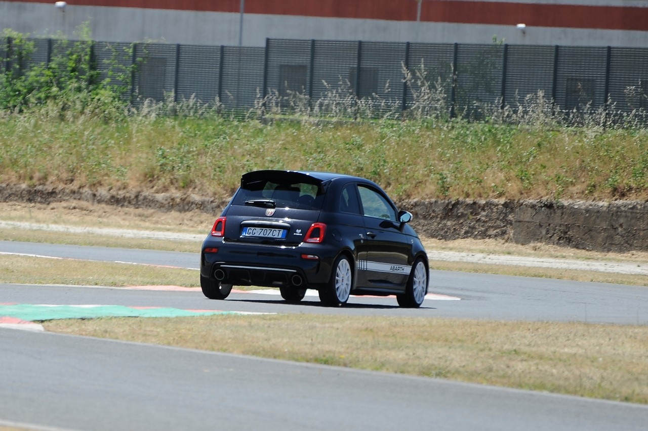 Abarth 695 Essesse: la prova su strada e in pista