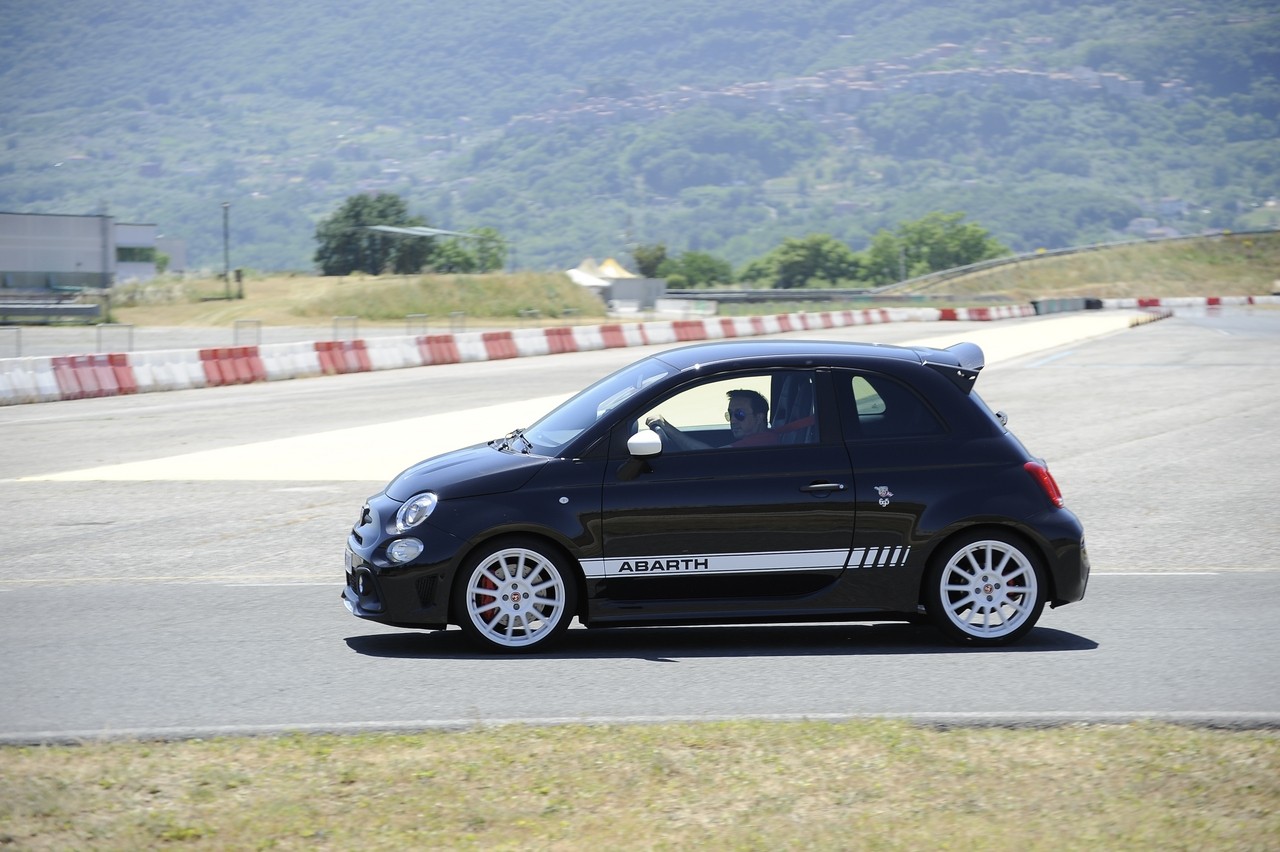 Abarth 695 Essesse: la prova su strada e in pista