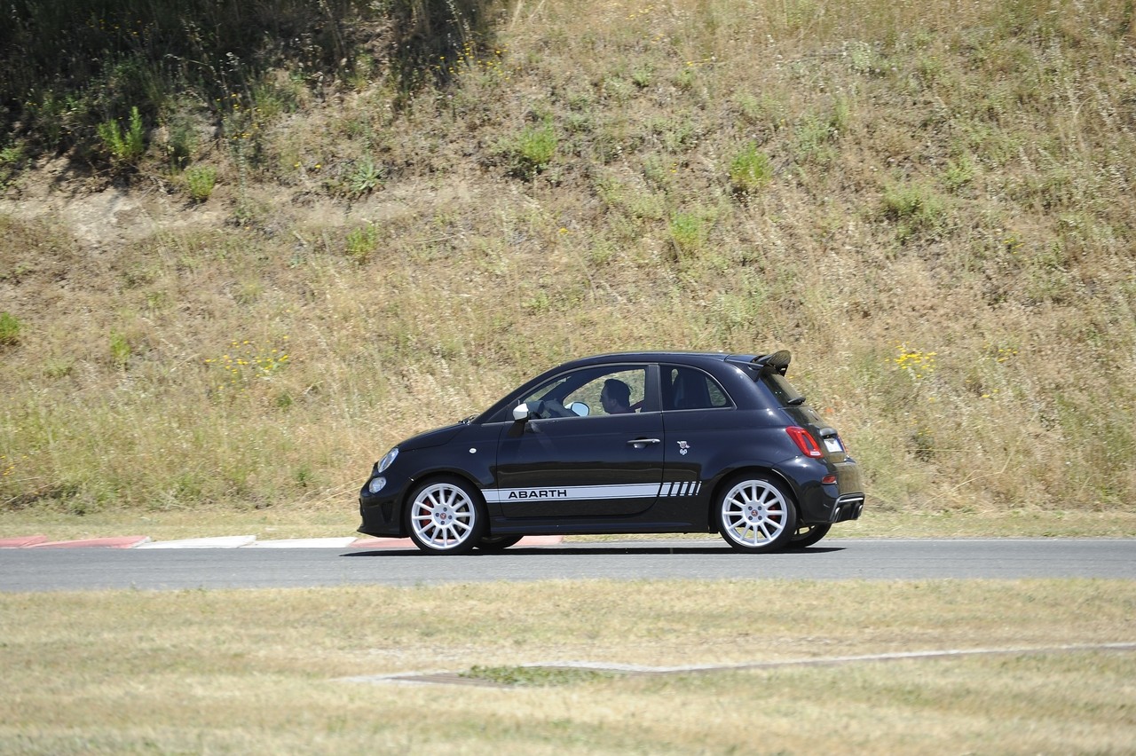 Abarth 695 Essesse: la prova su strada e in pista