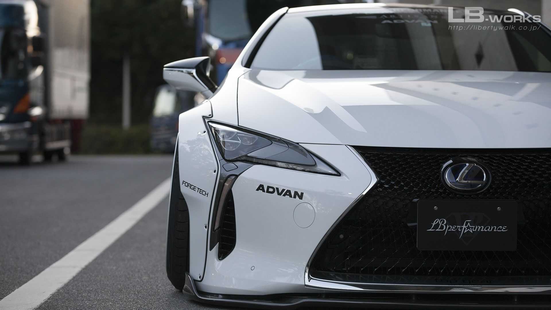 Lexus LC 500h by Liberty Walk: le immagini