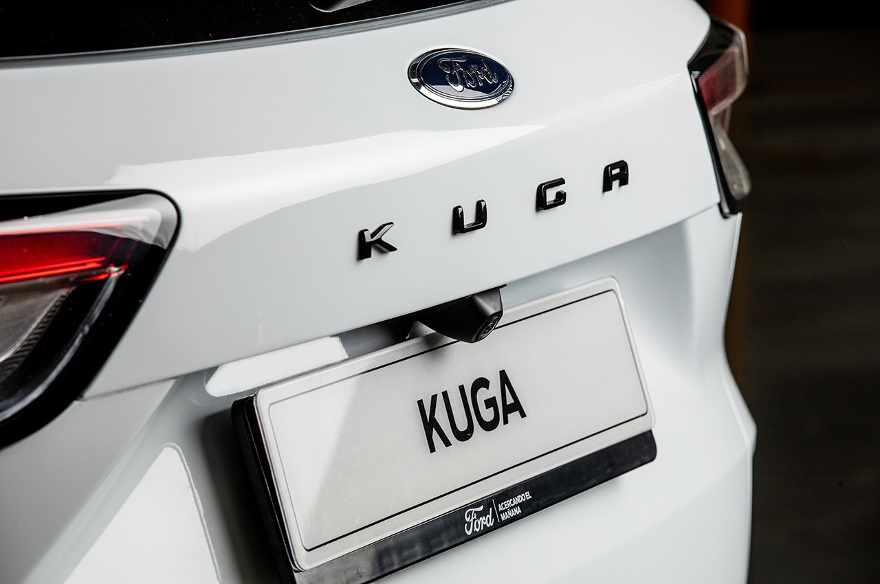 Ford Kuga Black: le foto