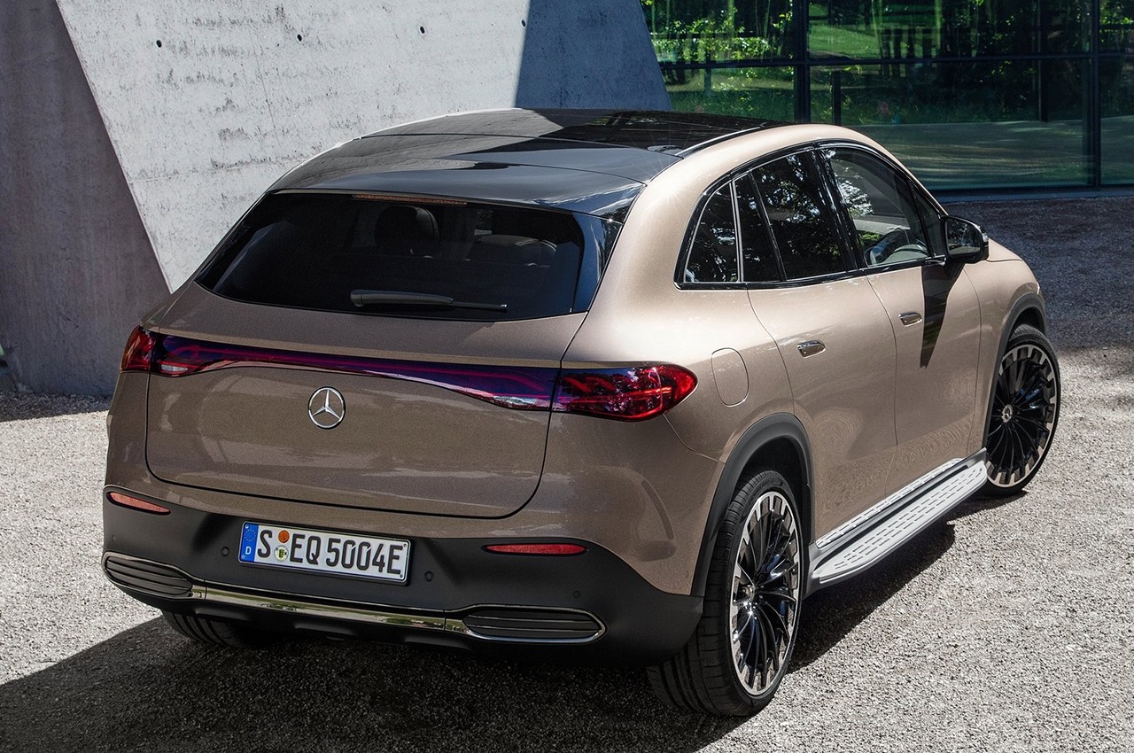 Mercedes-Benz EQE: le foto