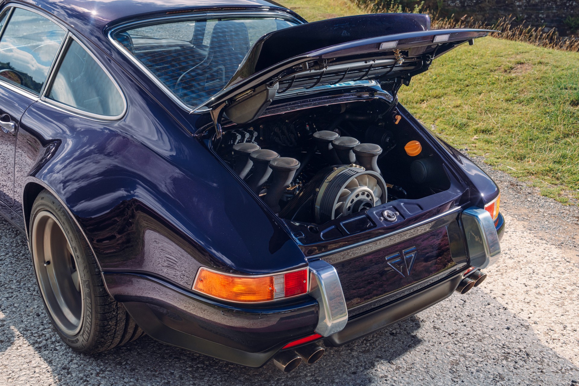 Theon Design restomod Porsche 911