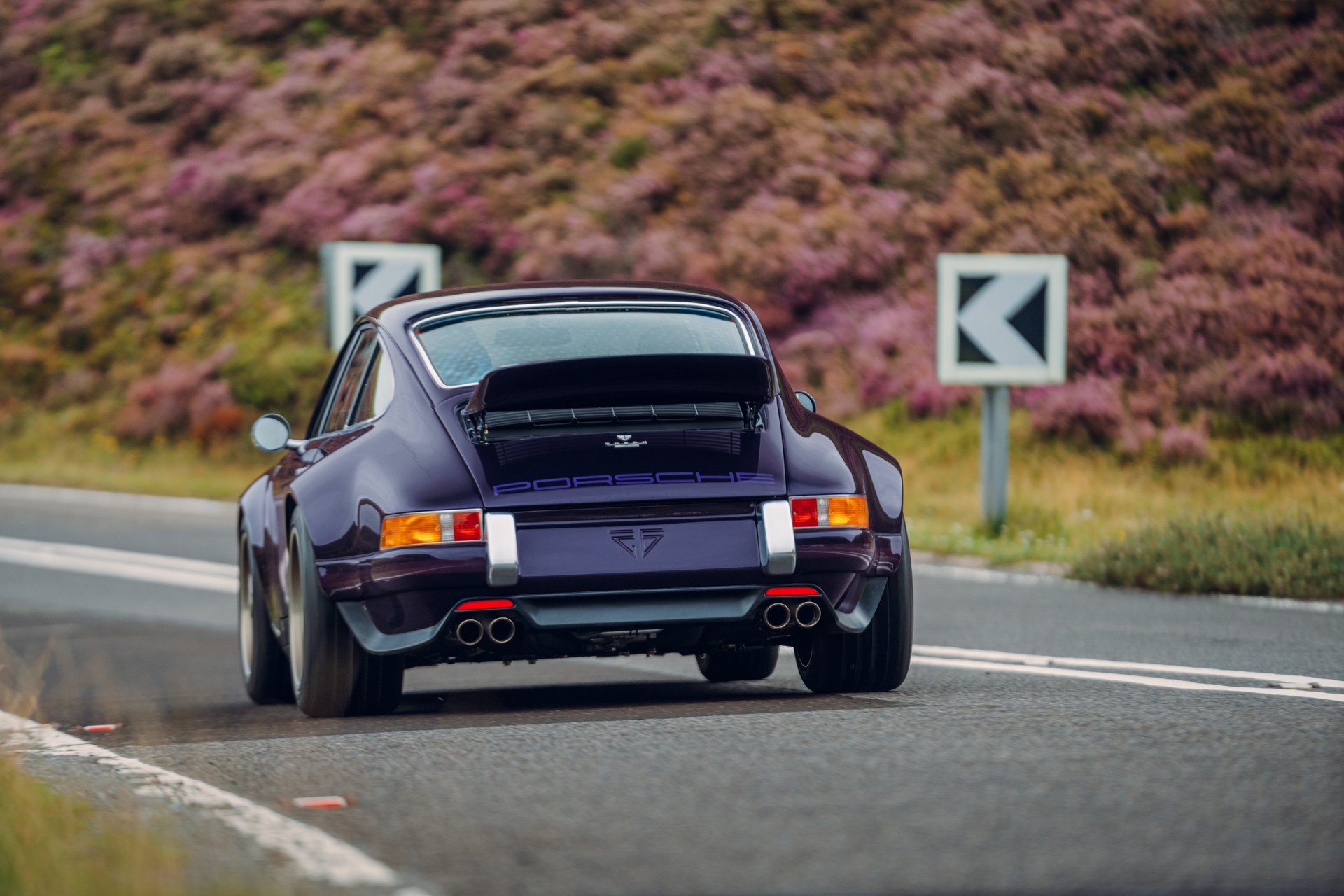 Theon Design restomod Porsche 911