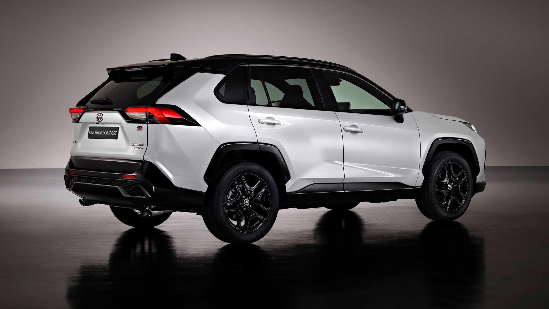 Toyota Rav4 GR Sport: le immagini ufficiali