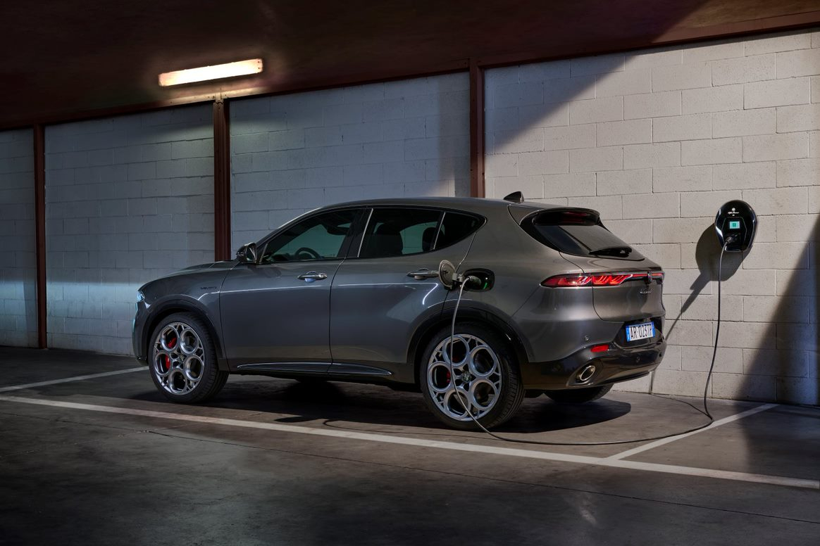 Alfa Romeo Tonale Plug-in Hybrid Q4: le foto ufficiali