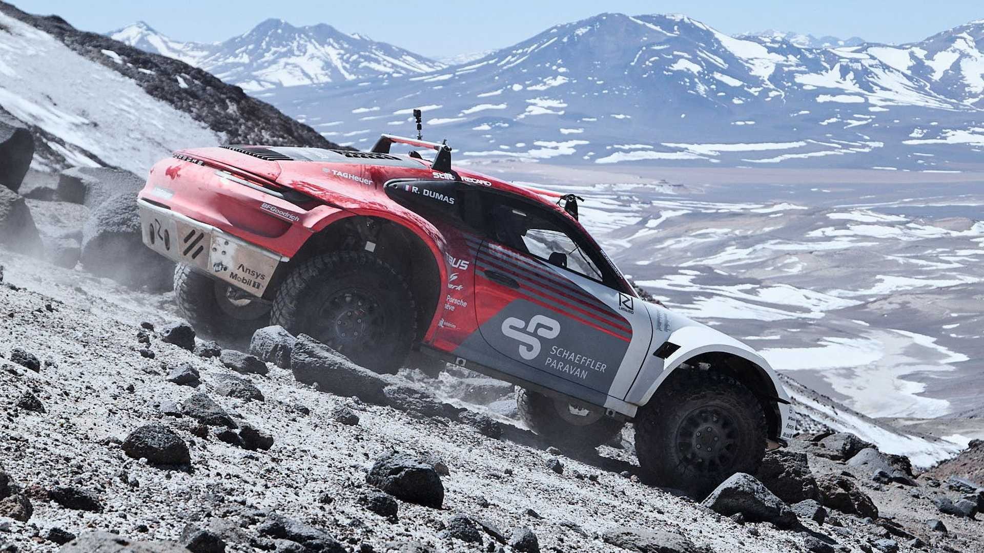 Porsche 911 sul vulcano Ojos: le foto ufficiali