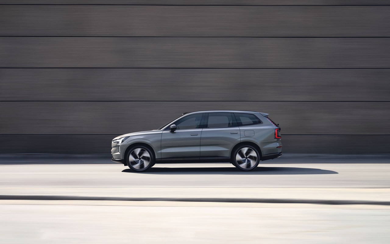 Volvo EX90: le immagini ufficiali