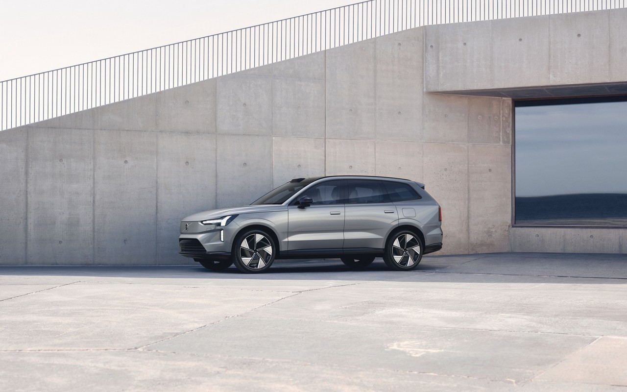 Volvo EX90: le immagini ufficiali