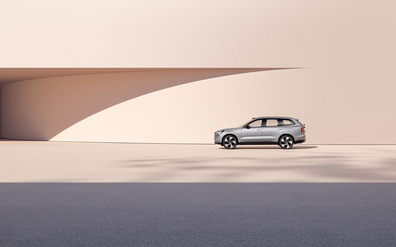 Volvo EX90: le immagini ufficiali