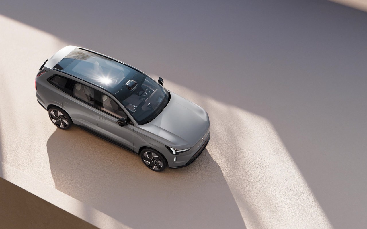 Volvo EX90: le immagini ufficiali