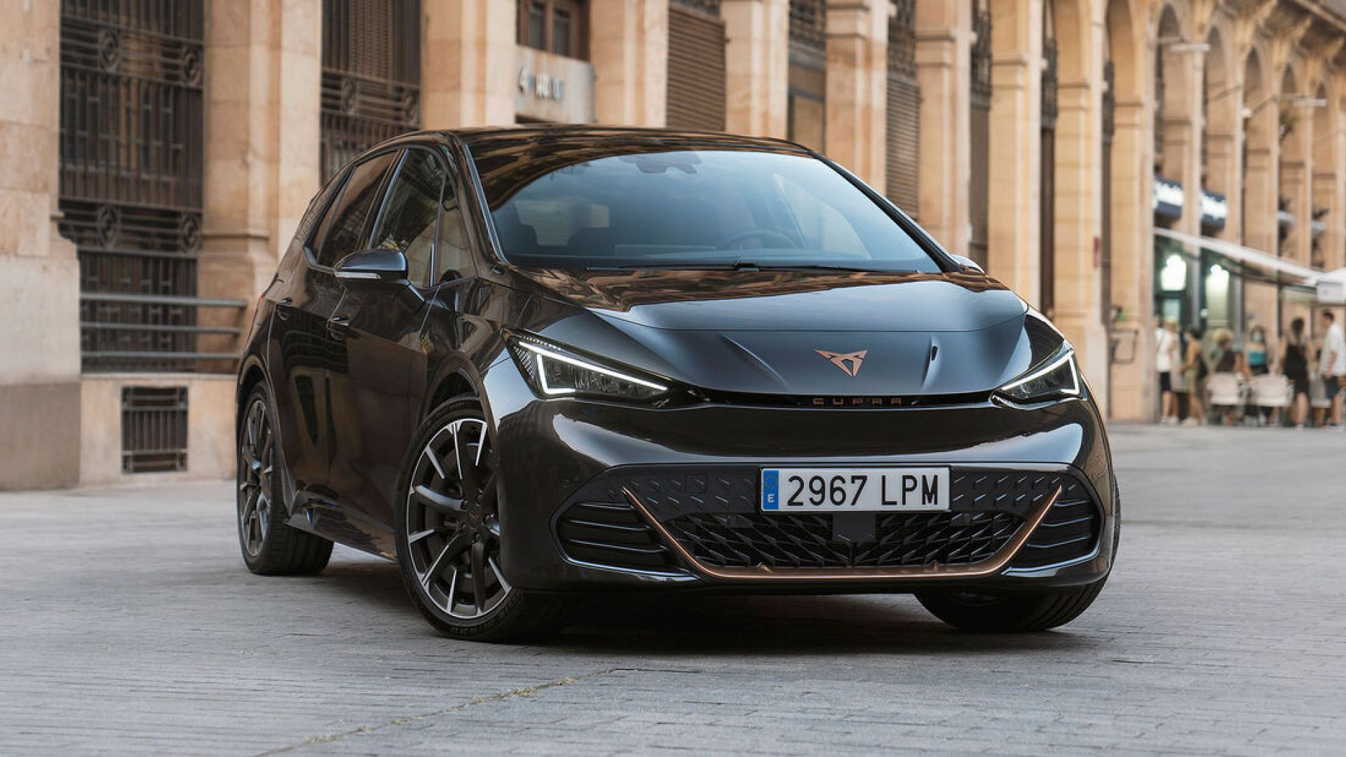 Cupra Born e-Boost: le immagini ufficiali