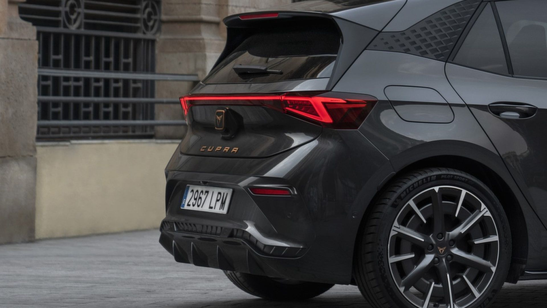 Cupra Born e-Boost: le immagini ufficiali