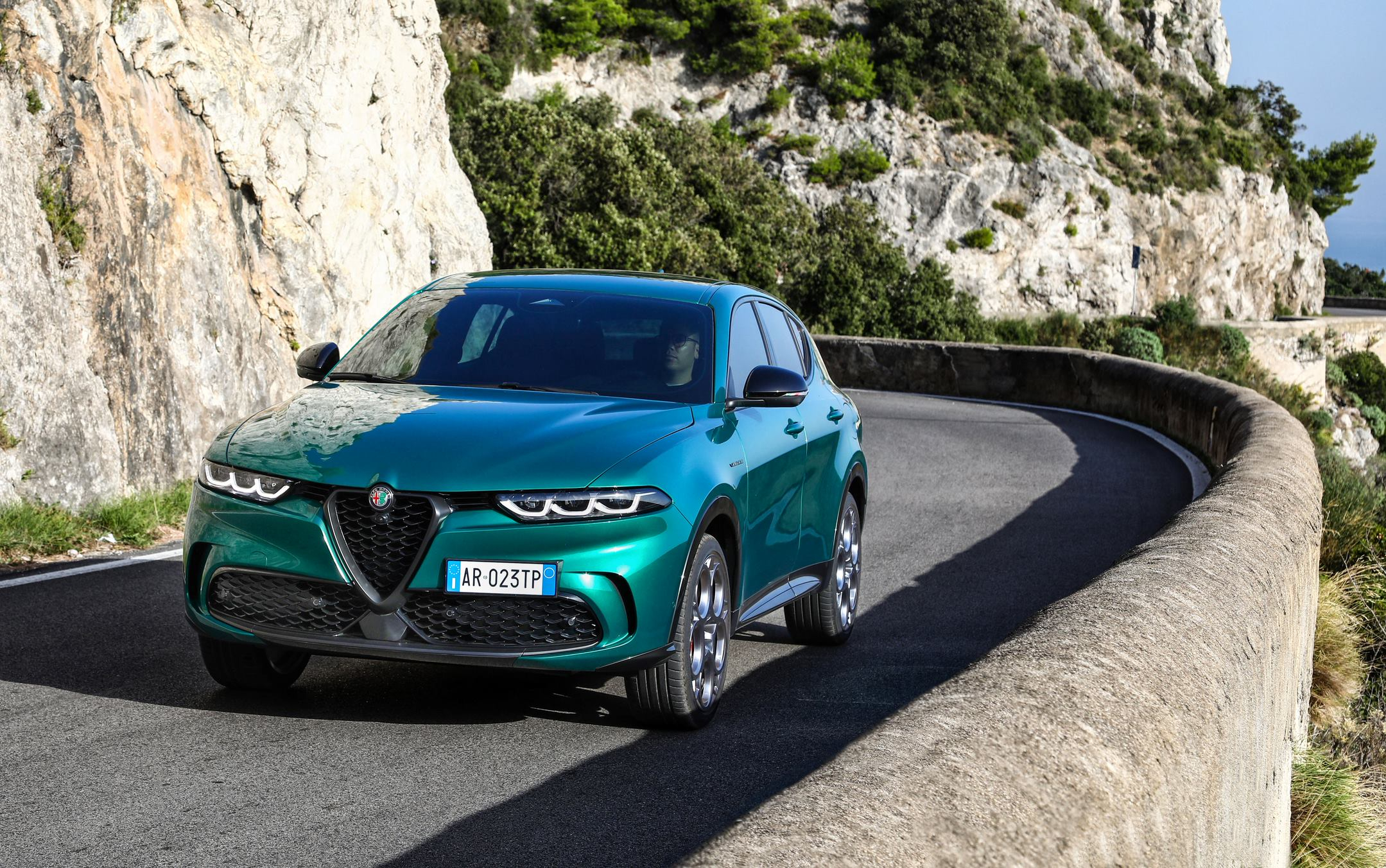 Alfa Romeo Tonale Plug-in Hybrid Q4: le foto ufficiali