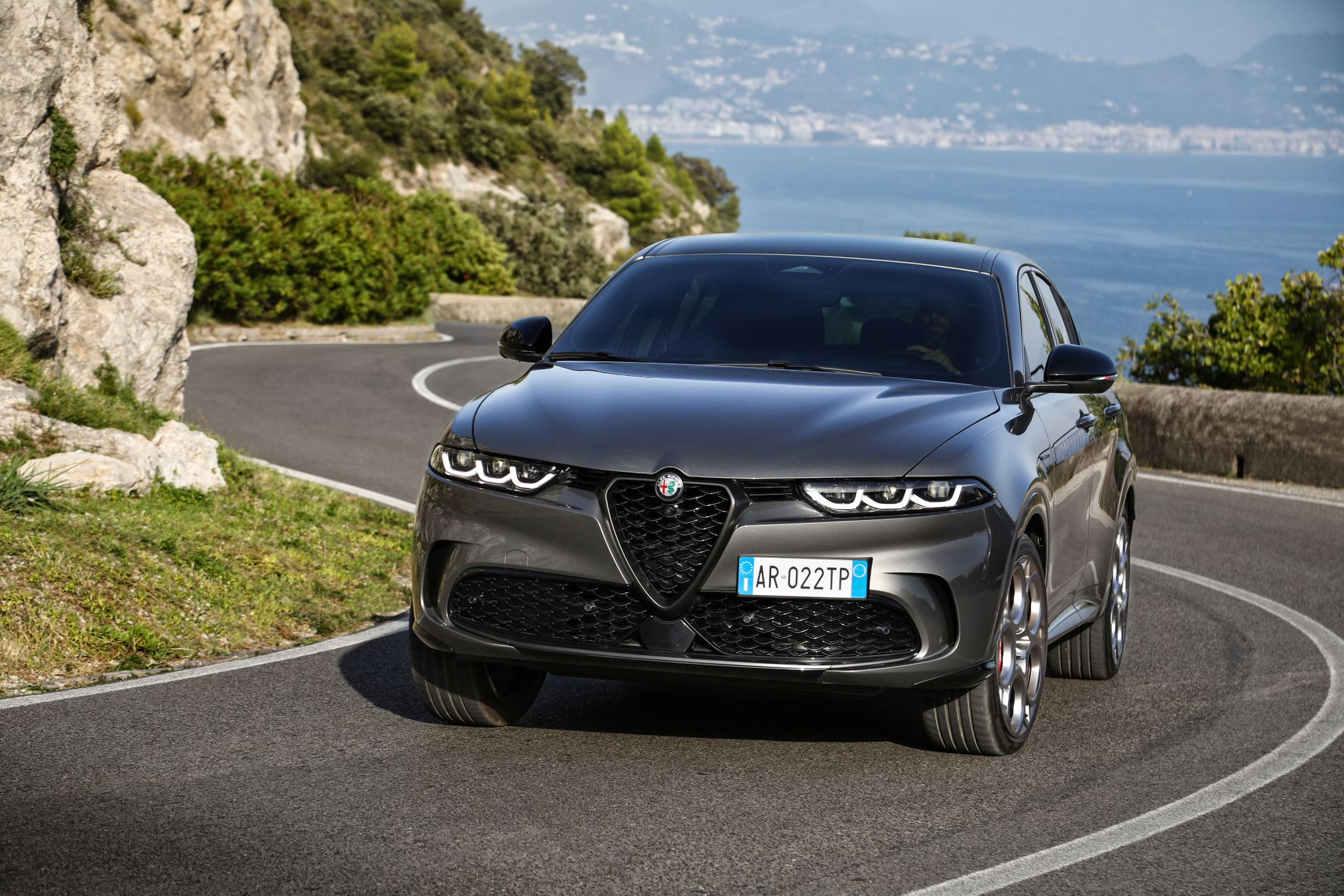 Alfa Romeo Tonale Plug-in Hybrid Q4: le foto ufficiali