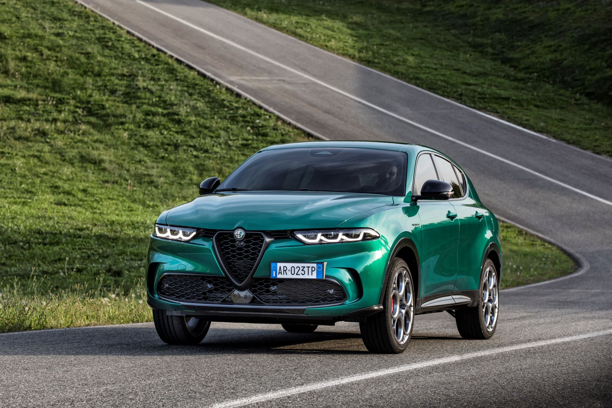 Alfa Romeo Tonale Plug-in Hybrid Q4: le foto ufficiali