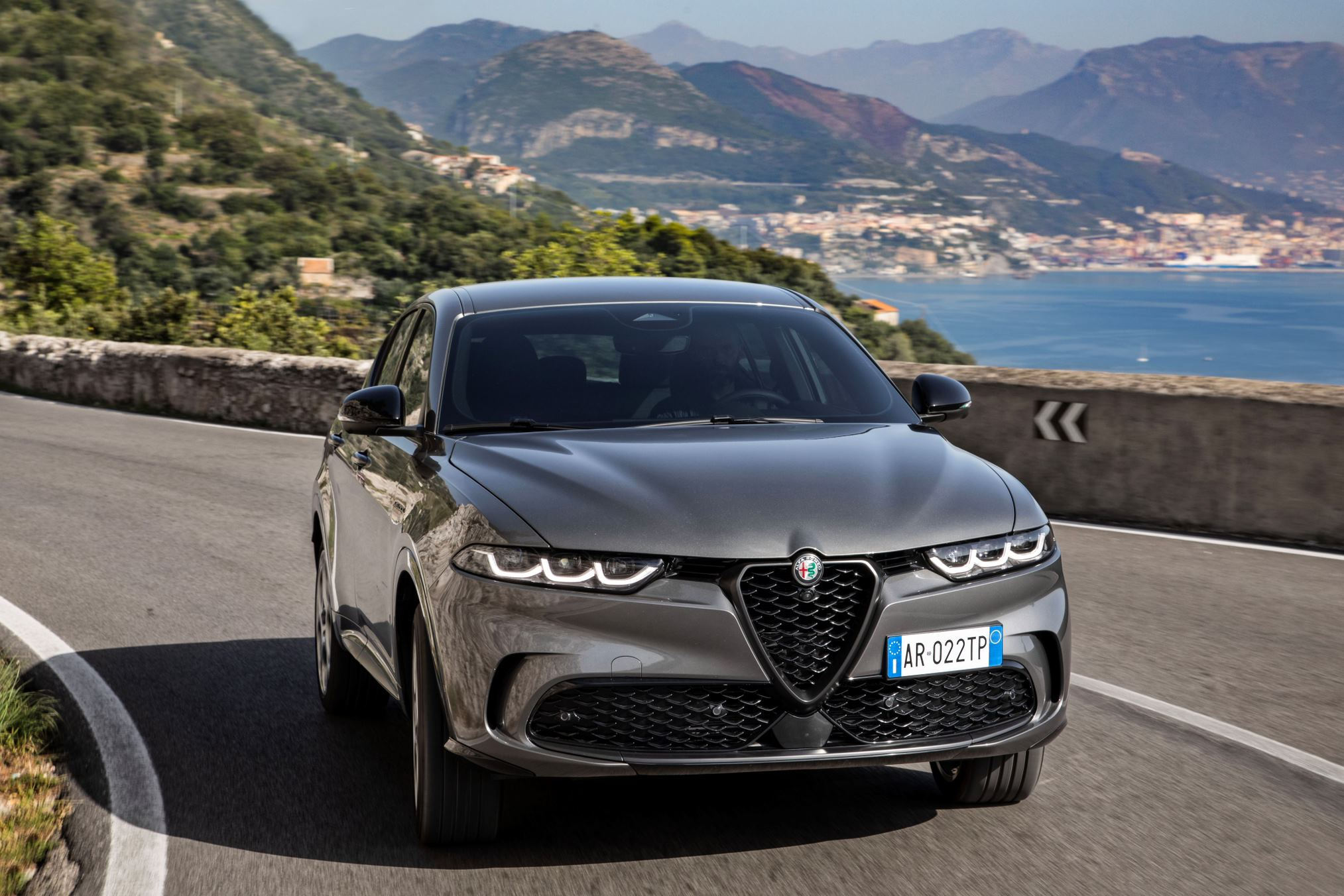 Alfa Romeo Tonale Plug-in Hybrid Q4: le foto ufficiali