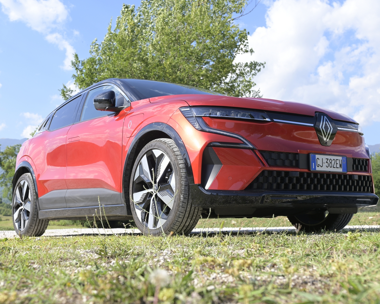 Renault Megane E-Tech: prova su strada