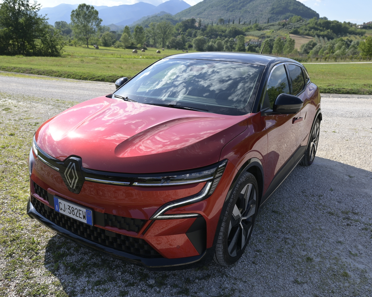 Renault Megane E-Tech: prova su strada