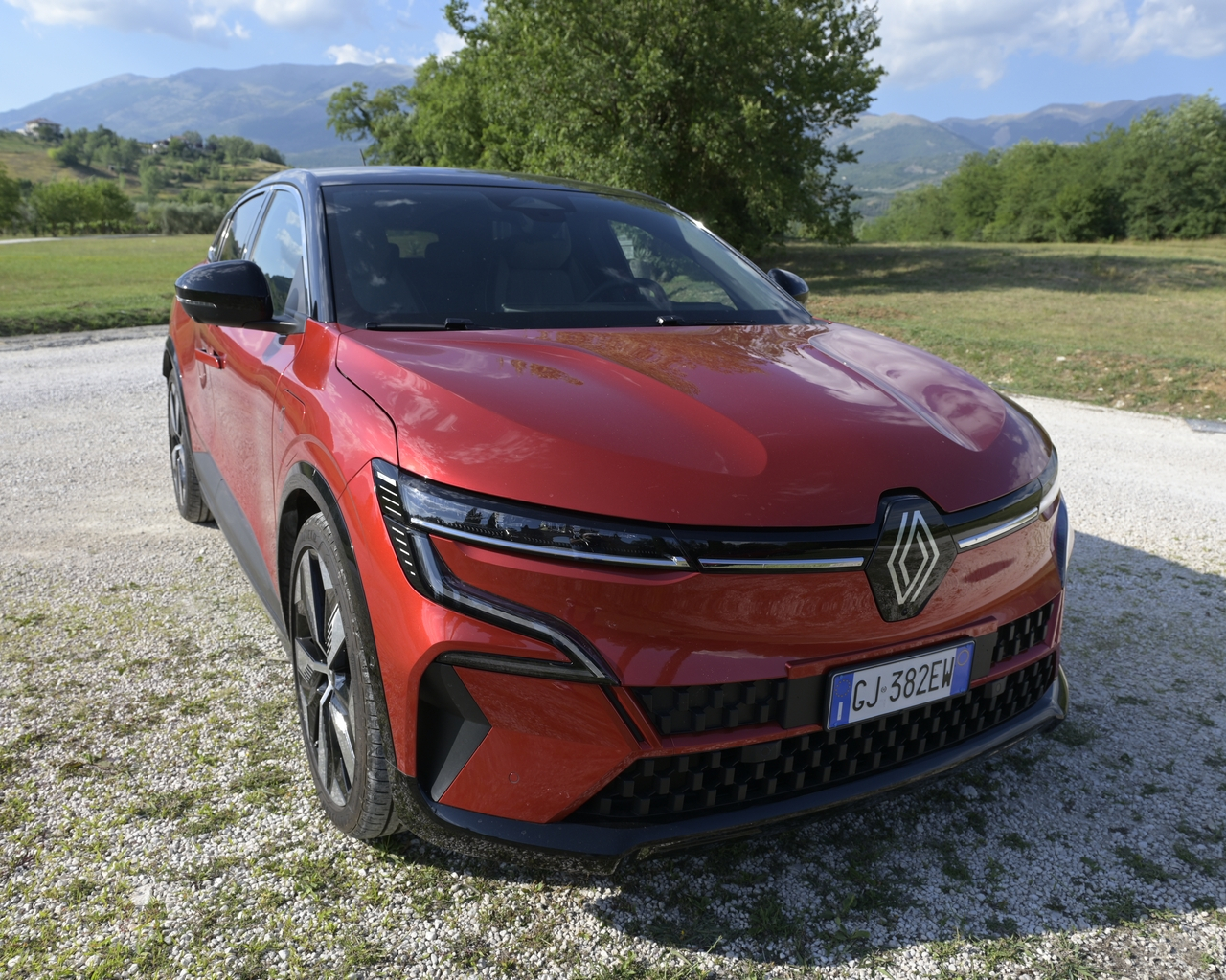 Renault Megane E-Tech: prova su strada