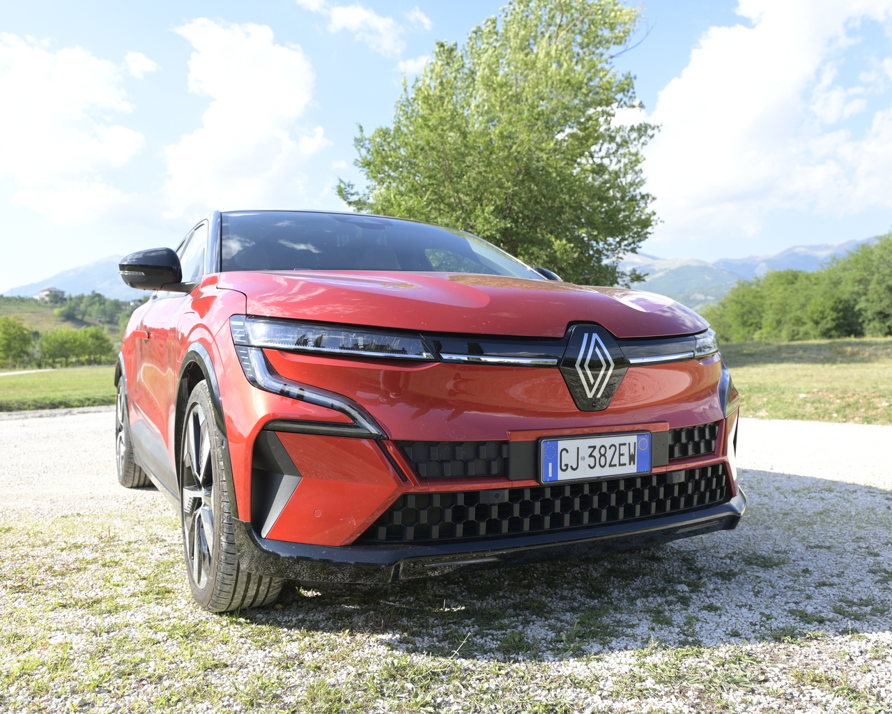 Renault Megane E-Tech: prova su strada