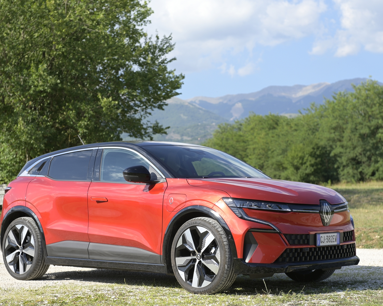 Renault Megane E-Tech: prova su strada