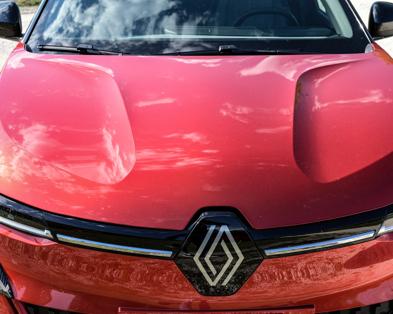 Renault Megane E-Tech: prova su strada