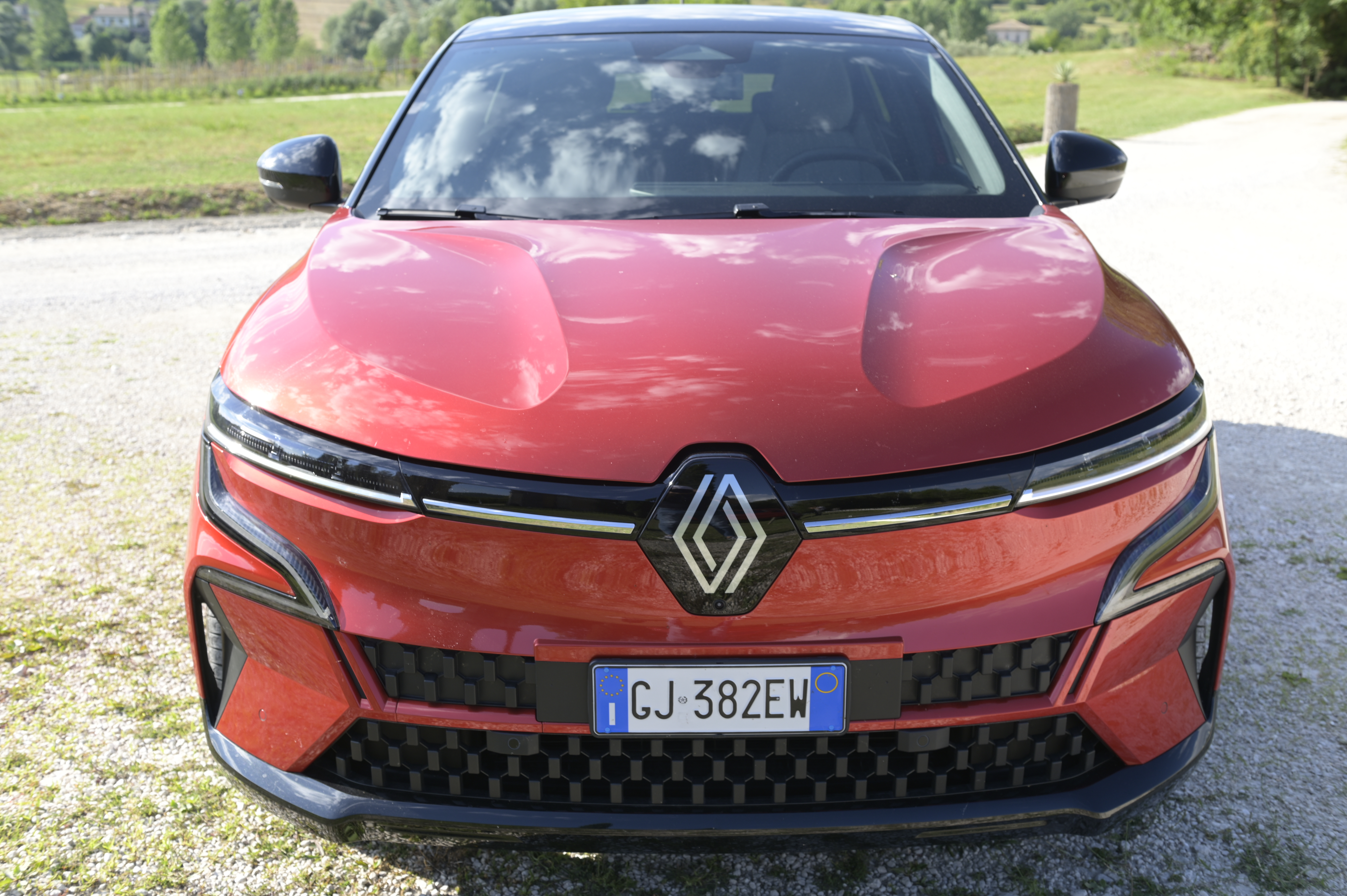 Renault Megane E-Tech: prova su strada