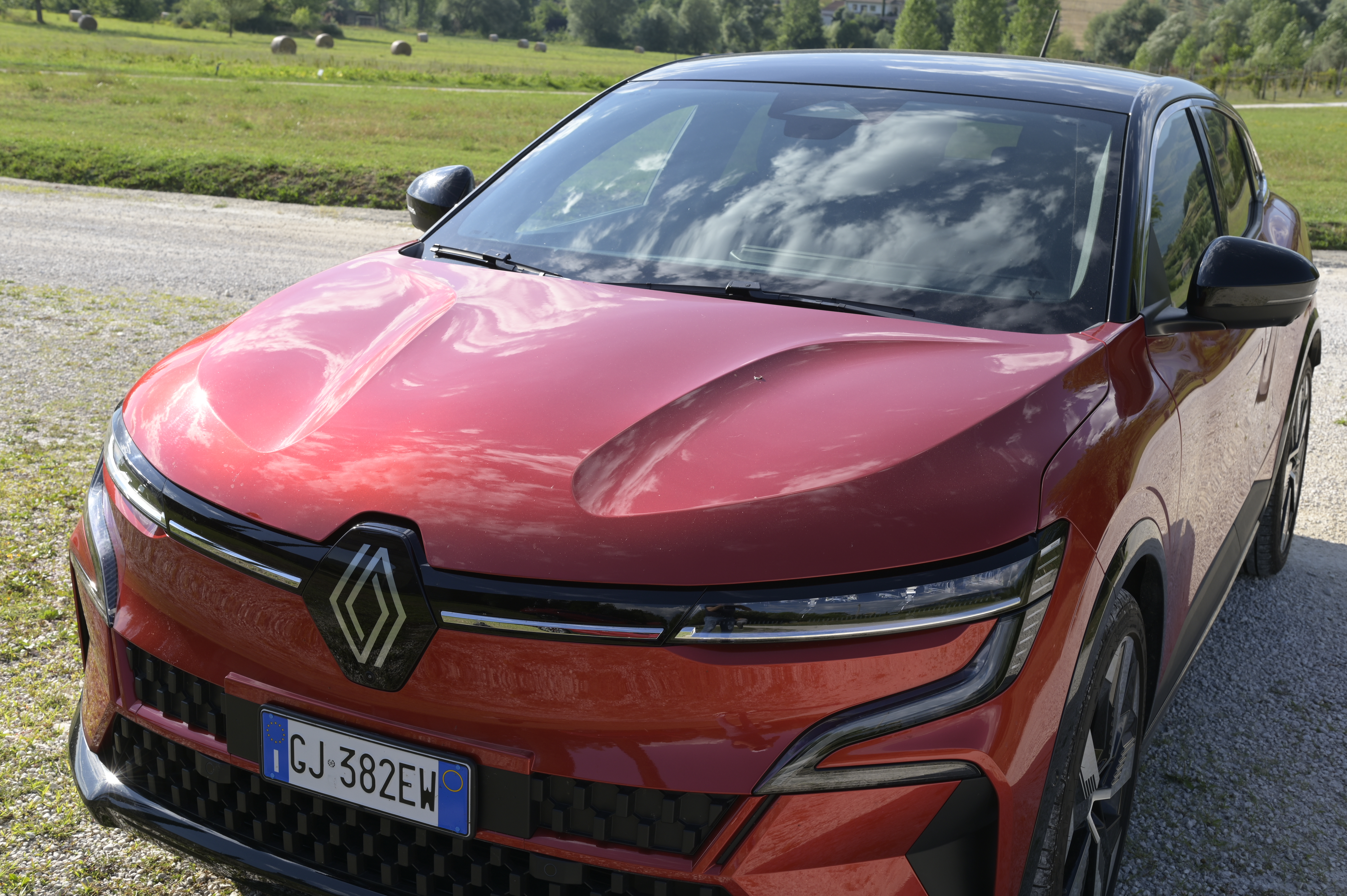 Renault Megane E-Tech: prova su strada