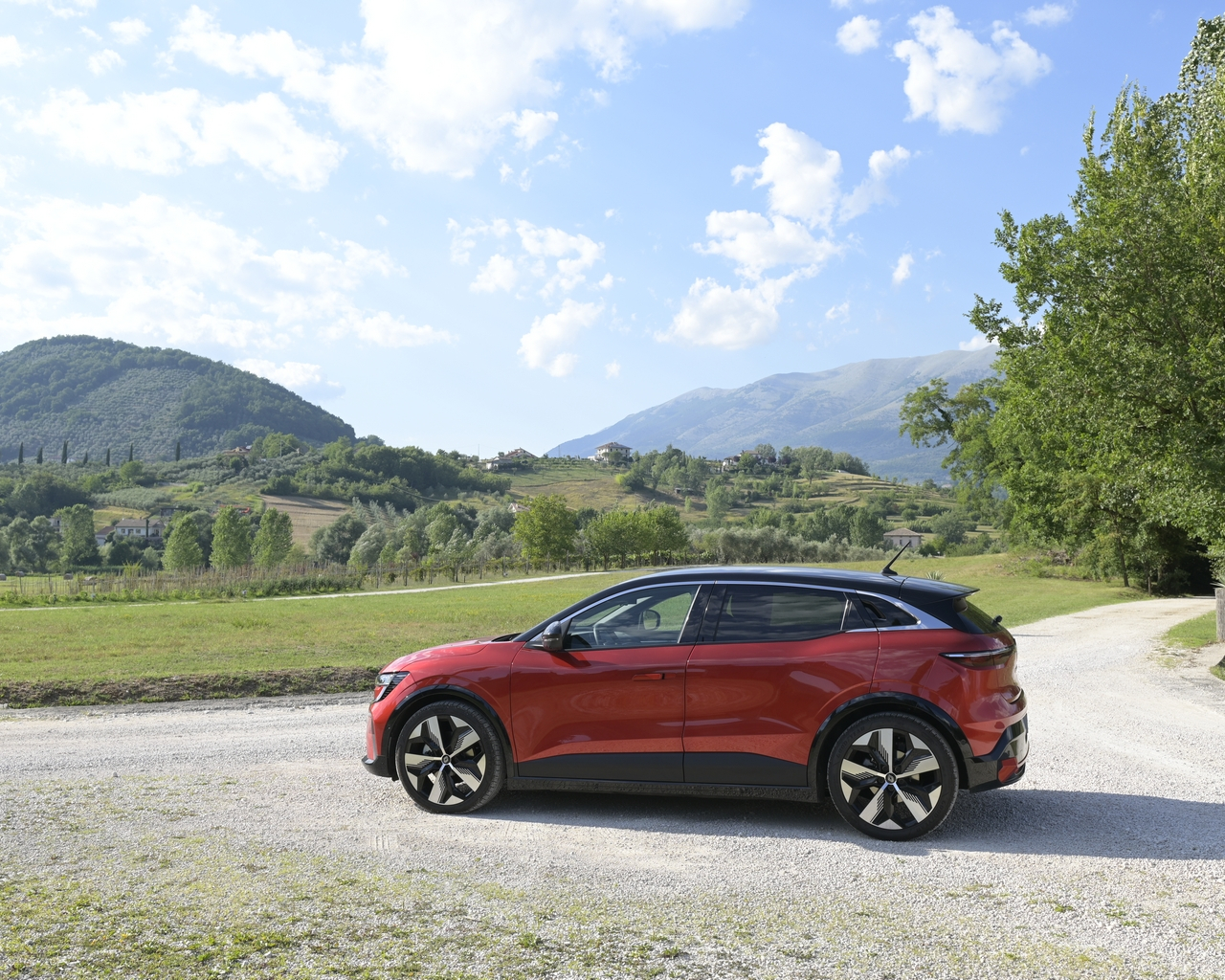 Renault Megane E-Tech: prova su strada