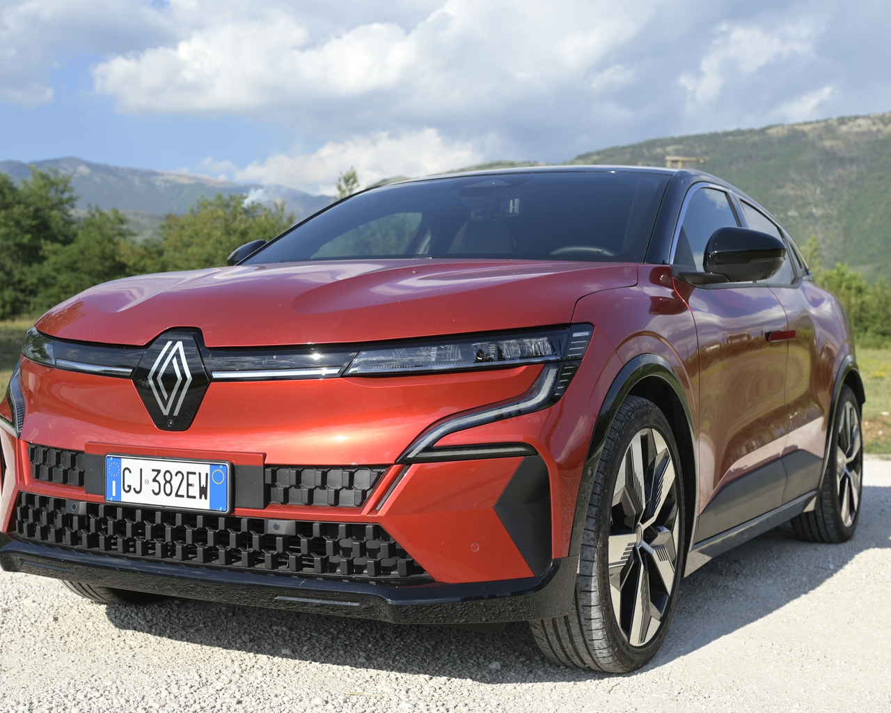 Renault Megane E-Tech: prova su strada