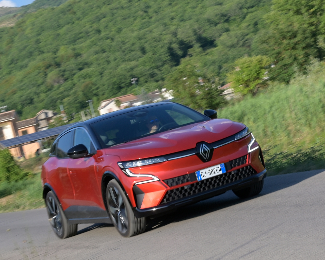 Renault Megane E-Tech: prova su strada