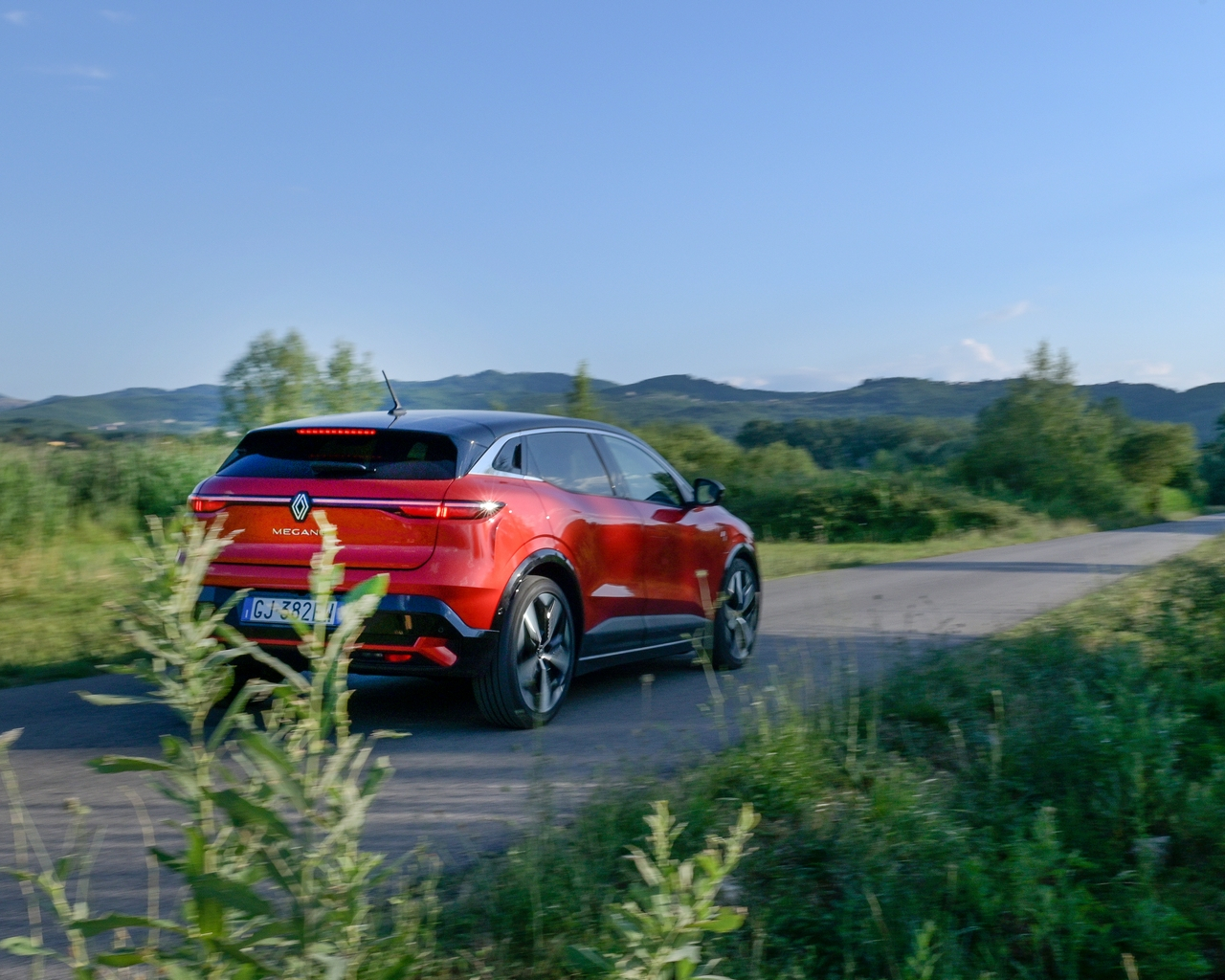 Renault Megane E-Tech: prova su strada