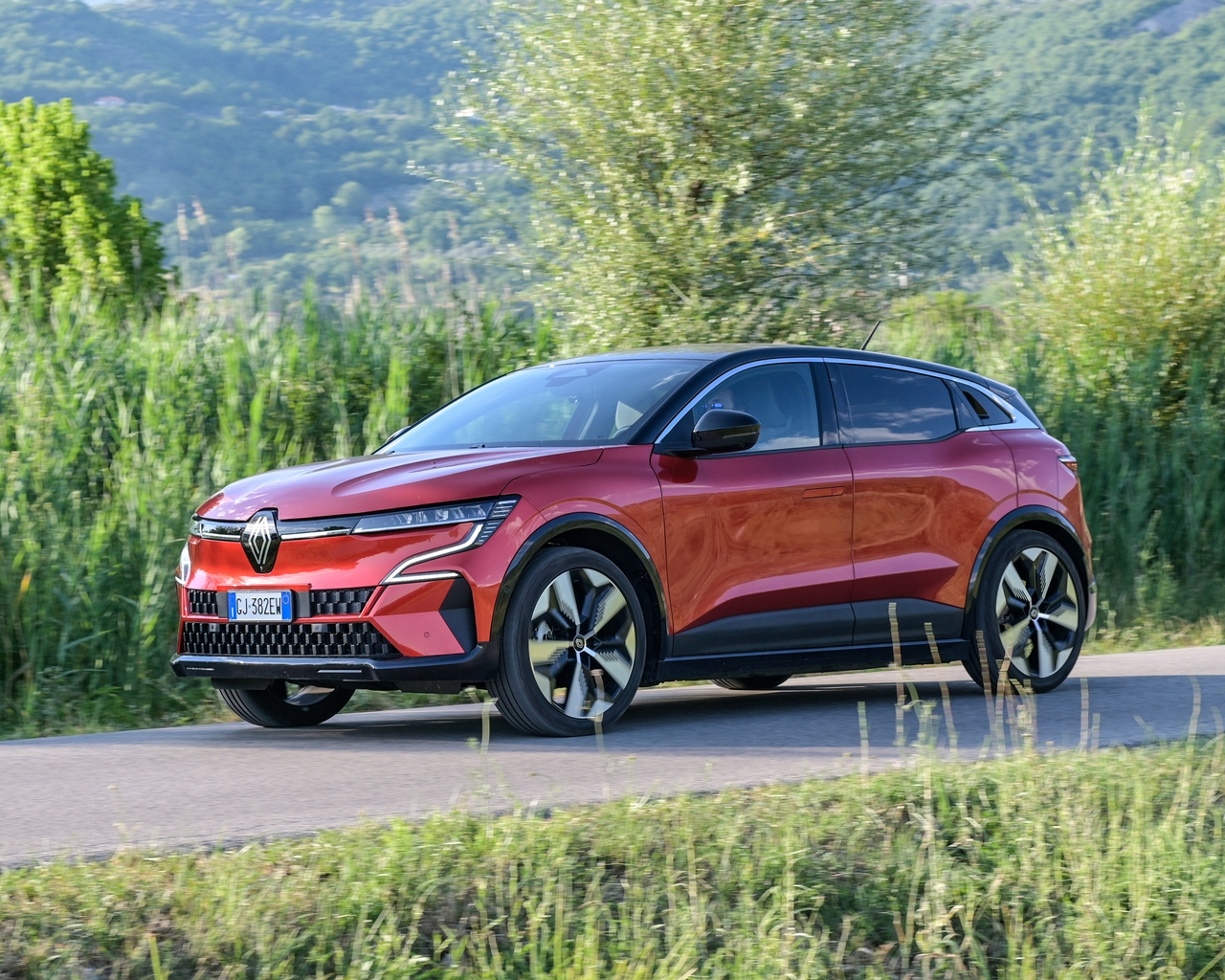 Renault Megane E-Tech: prova su strada