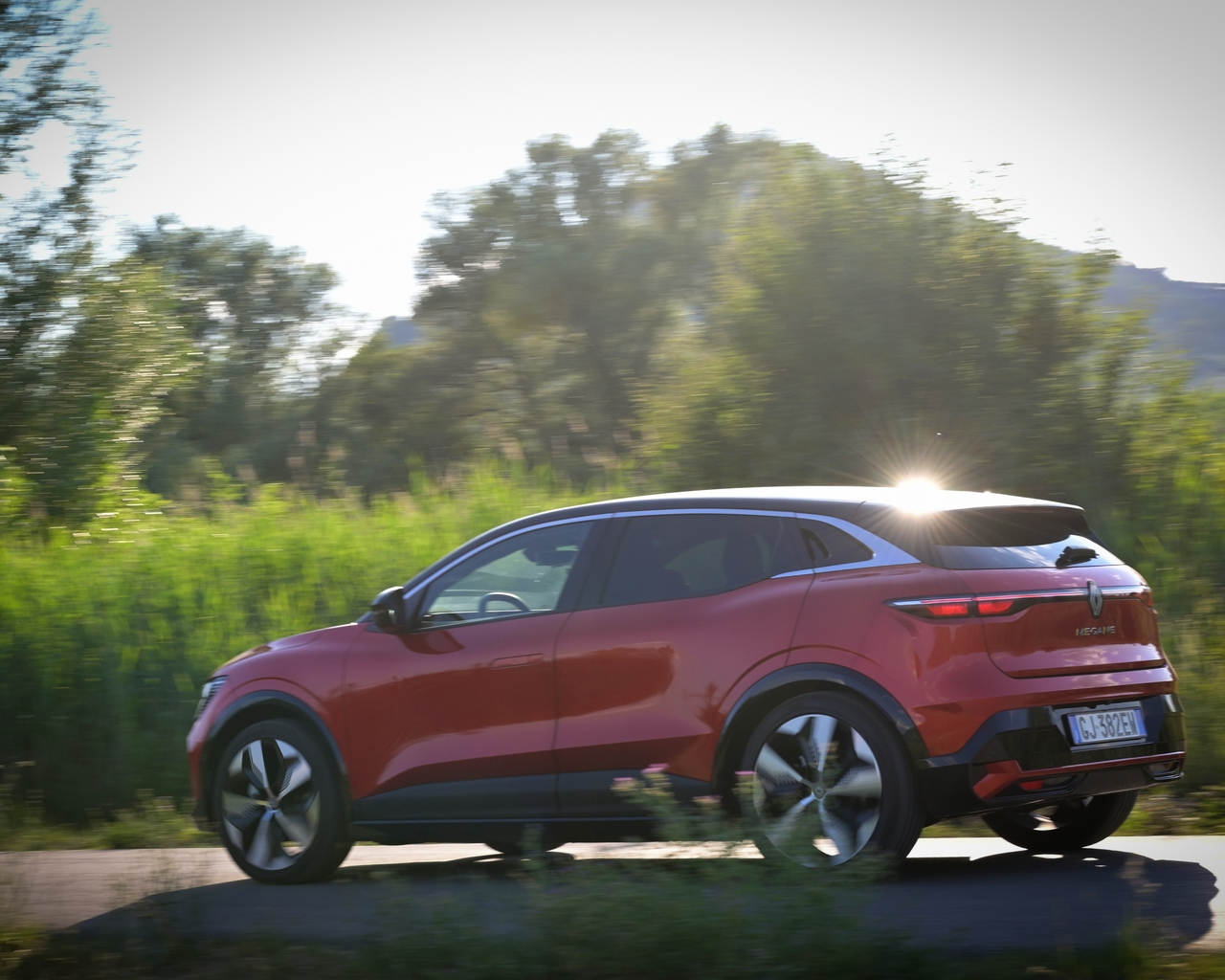 Renault Megane E-Tech: prova su strada