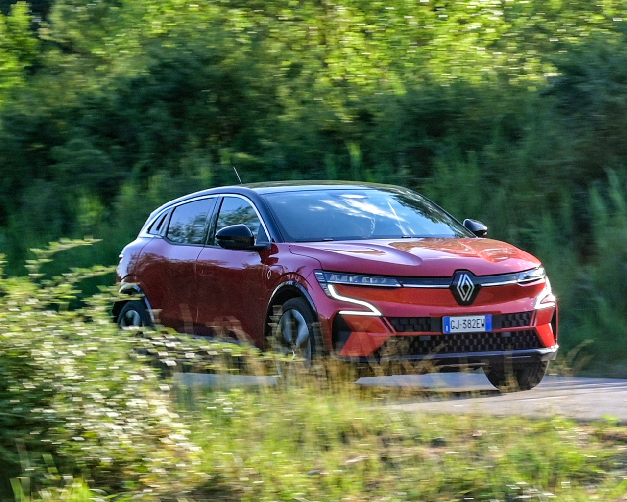 Renault Megane E-Tech: prova su strada