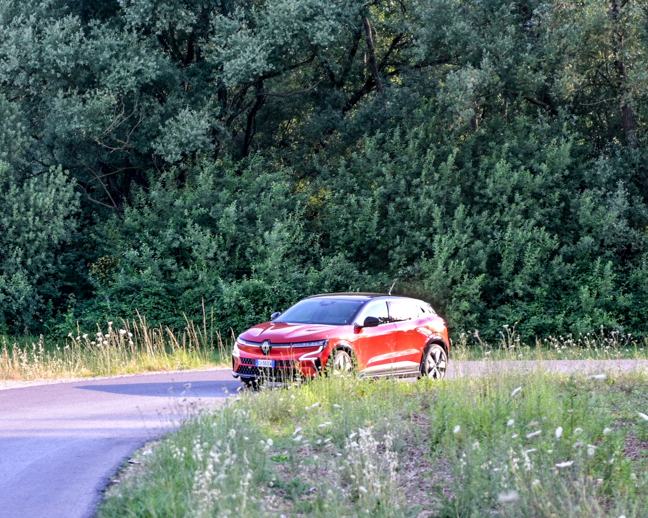 Renault Megane E-Tech: prova su strada