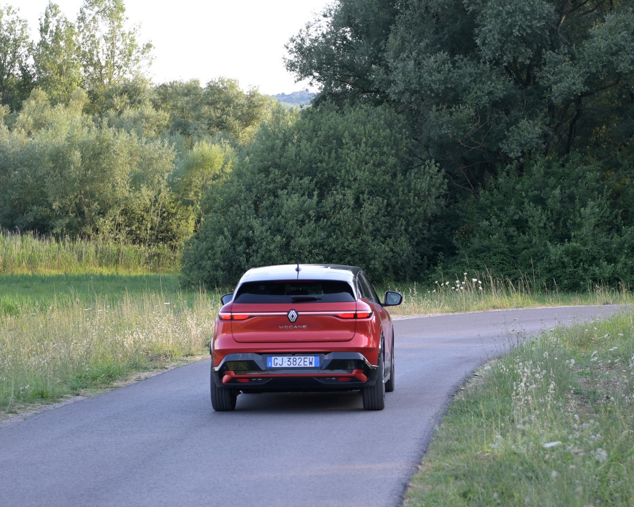 Renault Megane E-Tech: prova su strada