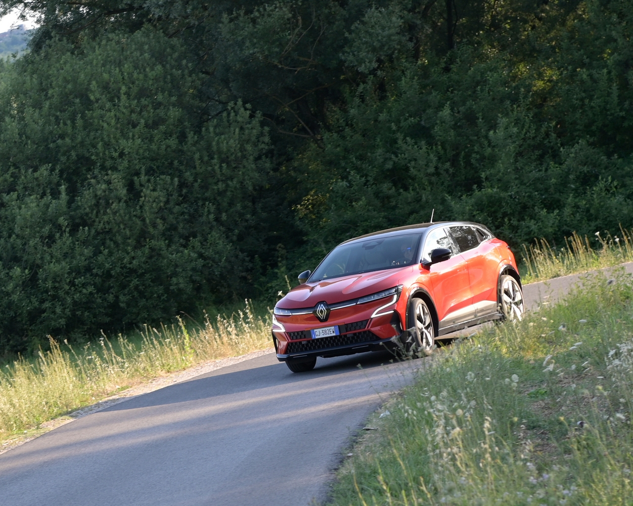 Renault Megane E-Tech: prova su strada