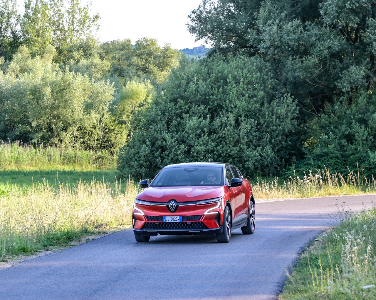 Renault Megane E-Tech: prova su strada