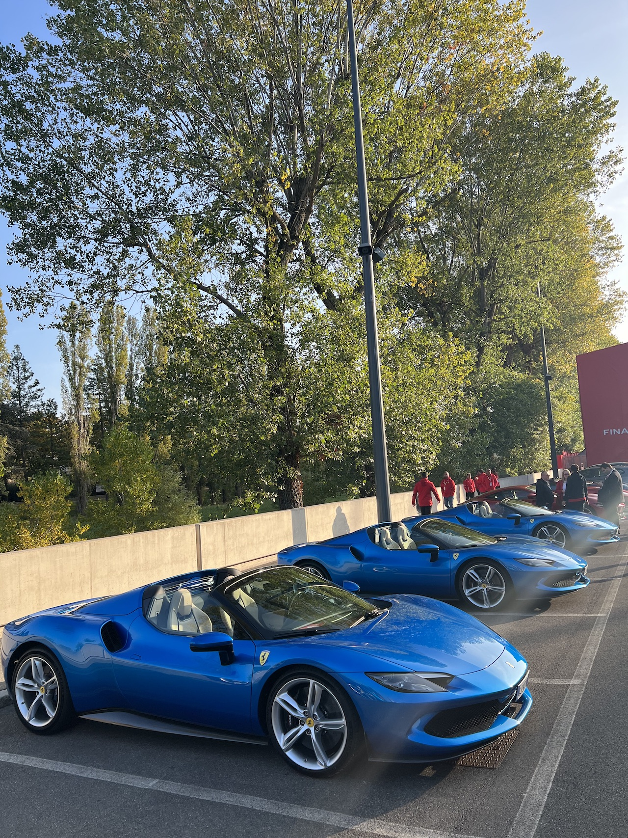 Ferrari 296 GTS: le foto della prova su strada